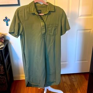 Gap collared shirt dress with side slit pockets and pocket on left chest